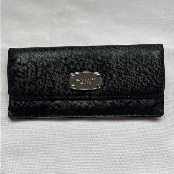 Michael Michael Kors Jet Set Travel Flat Wallet Leather Black EUC - Picture 1 of 15